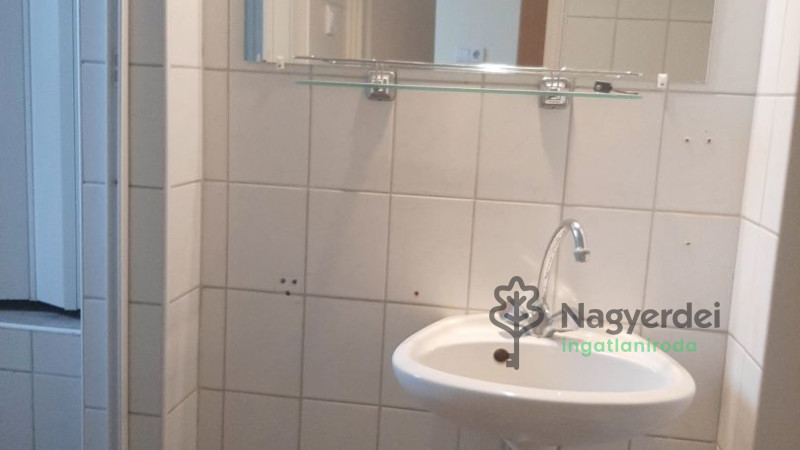 Debrecen, Lakás, tégla lakás  