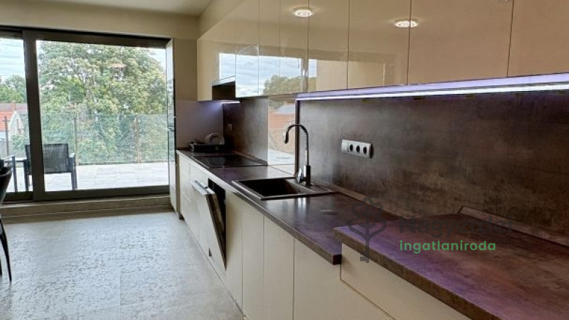 Debrecen, Péterfia, Lakás, tégla lakás  