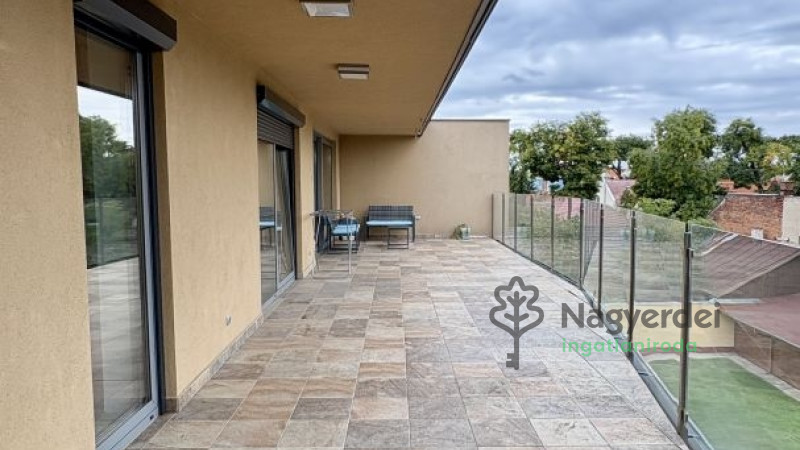 Debrecen, Péterfia, Lakás, tégla lakás  