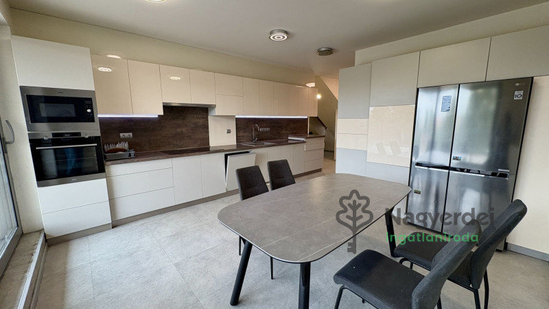 Debrecen, Péterfia, Lakás, tégla lakás  