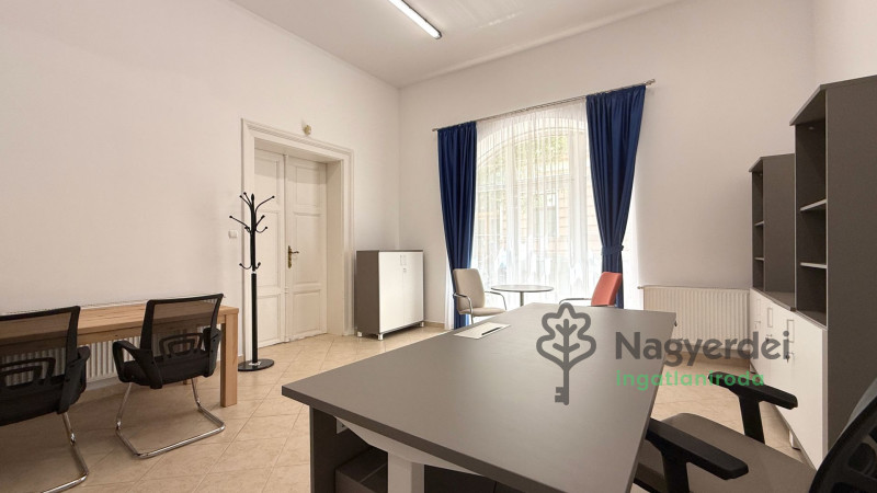Debrecen, Belváros, Iroda, nem irodaházban  