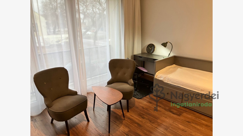 Debrecen, Postakert, Lakás, csúsztatott zsalus  