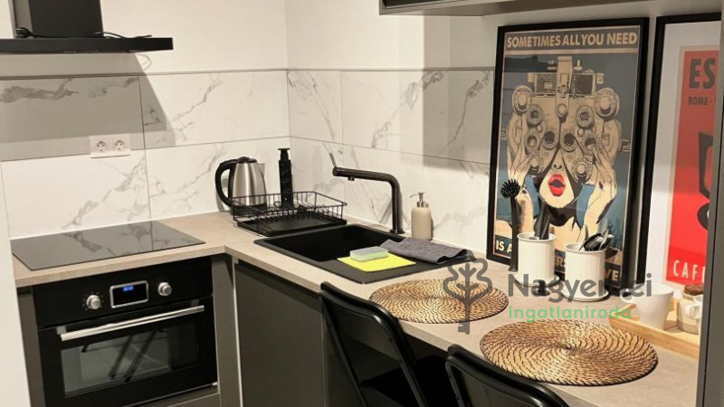 Debrecen, Postakert, Lakás, csúsztatott zsalus  