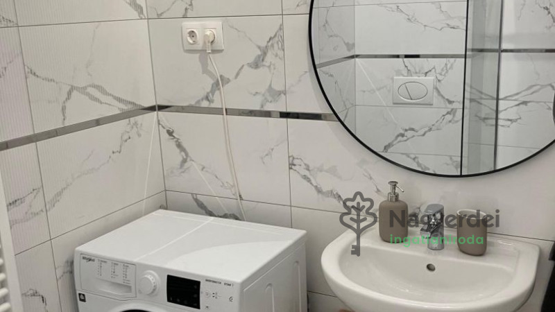 Debrecen, Postakert, Lakás, csúsztatott zsalus  