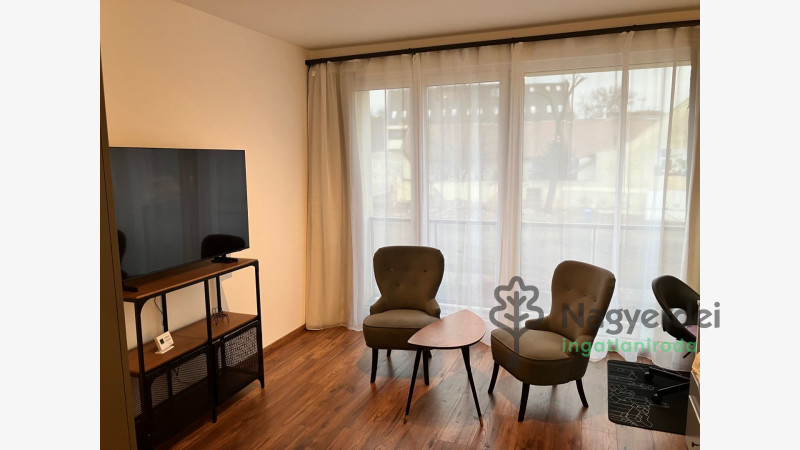 Debrecen, Postakert, Lakás, csúsztatott zsalus  