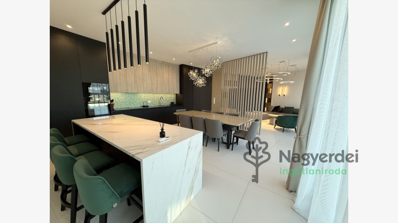 Debrecen, Belváros, Lakás, tégla lakás  