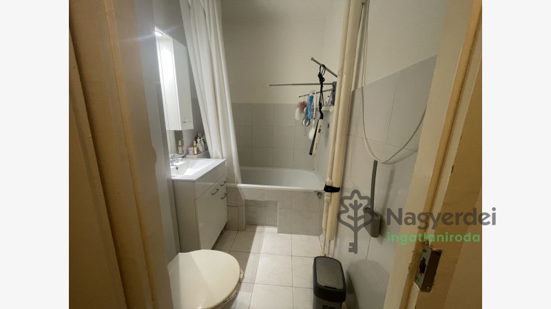 Debrecen, Sestakert, Lakás, csúsztatott zsalus  