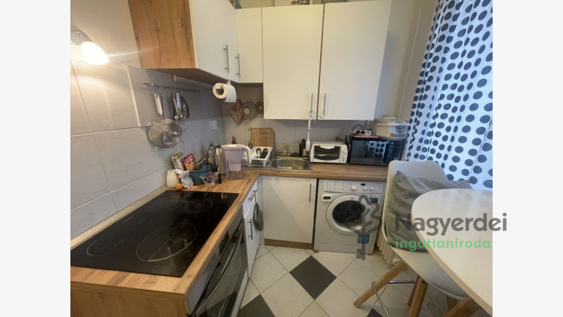 Debrecen, Sestakert, Lakás, csúsztatott zsalus  