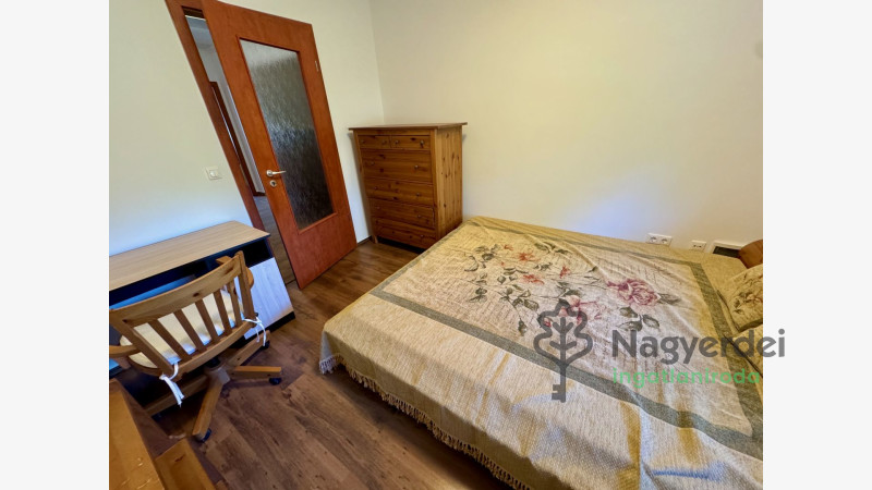 Debrecen, Nagyerdő, Lakás, tégla lakás  