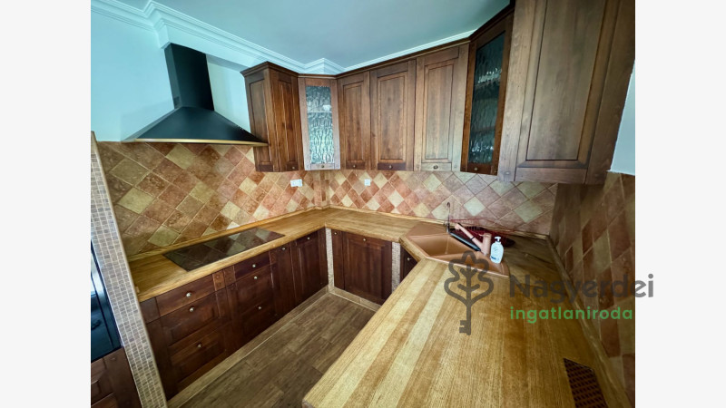 Debrecen, Nagyerdő, Lakás, tégla lakás  