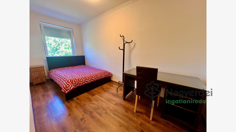 Debrecen, Nagyerdő, Lakás, tégla lakás  