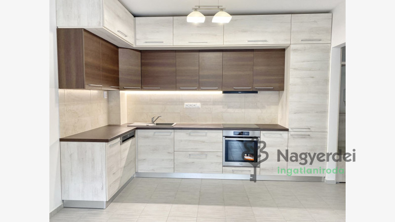 Debrecen, Belváros, Lakás, tégla lakás  