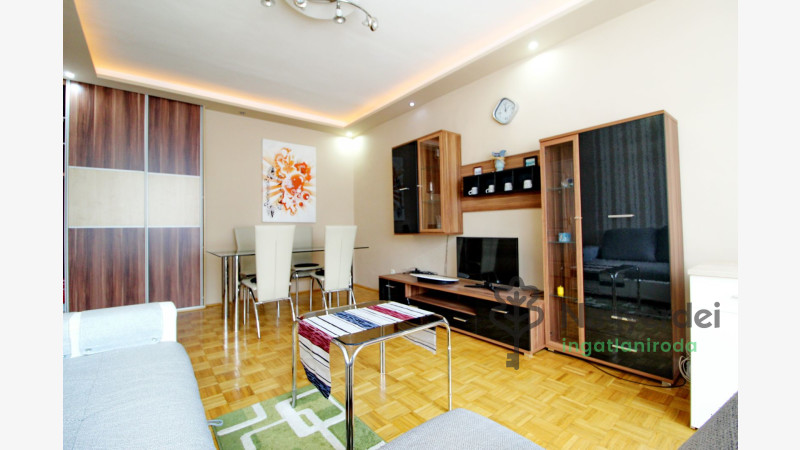 Debrecen, Nagyerdőalja, Lakás, tégla lakás  