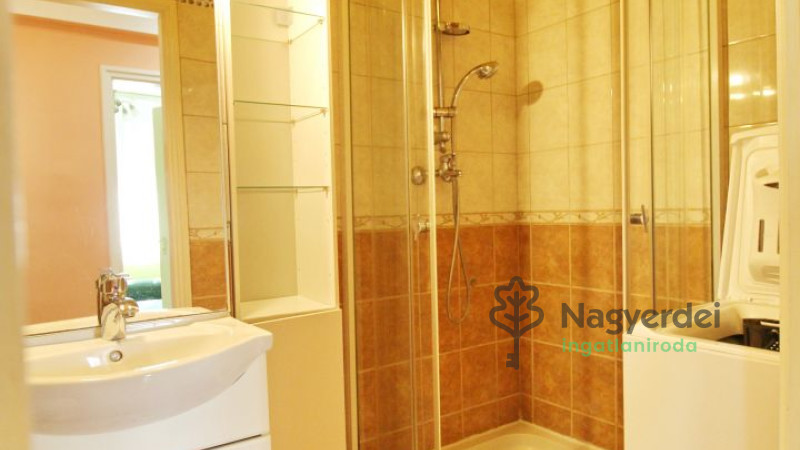 Debrecen, Nagyerdőalja, Lakás, tégla lakás  