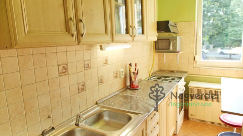 Debrecen, Nagyerdőalja, Lakás, tégla lakás  