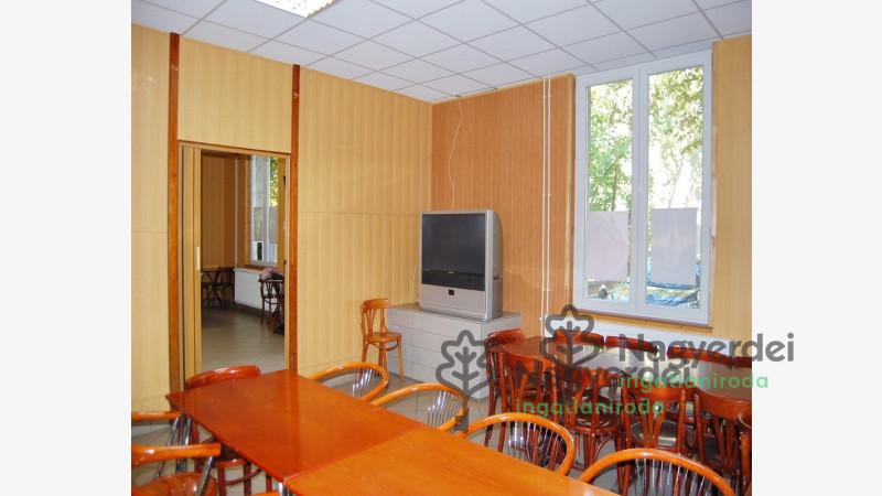 Debrecen, Nagyerdőalja, Üzlethelyiség, nem üzletközpontban  