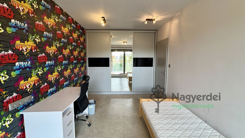 Debrecen, Péterfia, Lakás, tégla lakás  