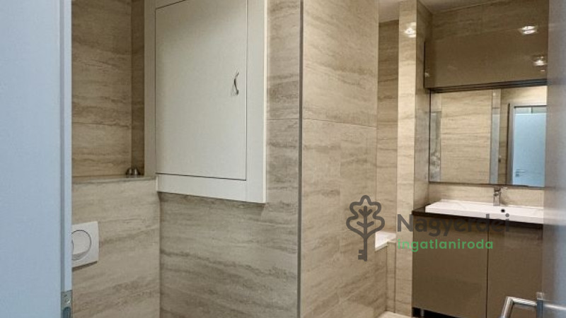 Debrecen, Péterfia, Lakás, tégla lakás  