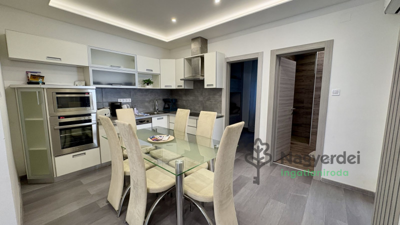 Debrecen, Széchenyikert, Ház, családi ház  