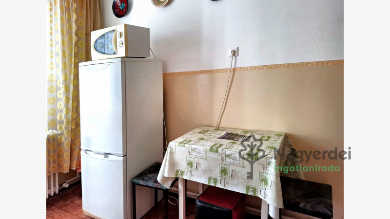 Debrecen, Wesselényi lakótelep, Lakás, csúsztatott zsalus  