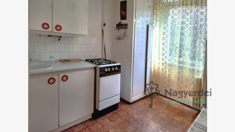 Debrecen, Wesselényi lakótelep, Lakás, csúsztatott zsalus  