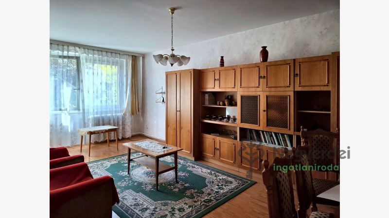Debrecen, Wesselényi lakótelep, Lakás, csúsztatott zsalus  