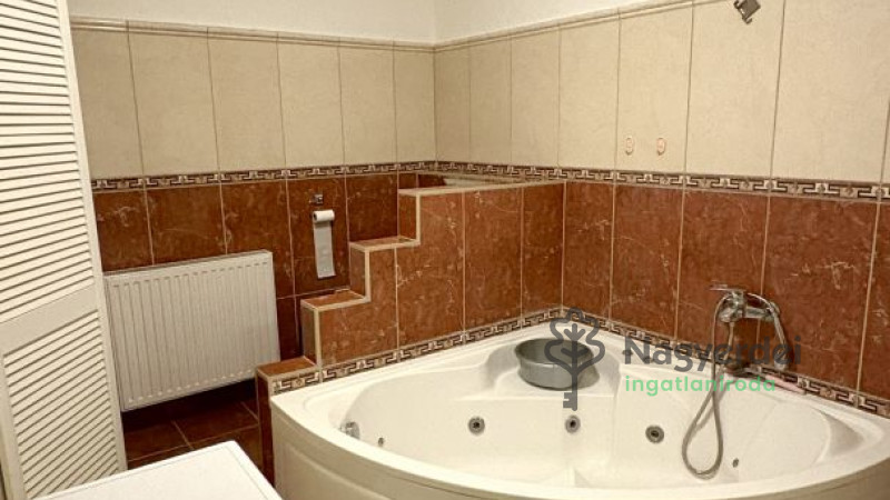 Debrecen, Nagyerdő, Lakás, tégla lakás  