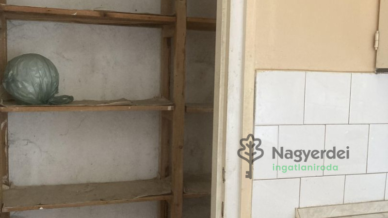 Debrecen, Nagyerdőalja, Lakás, tégla lakás  