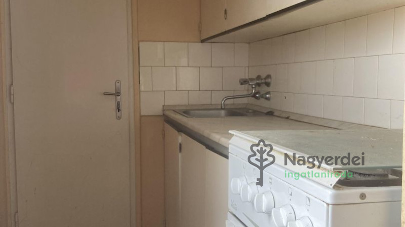 Debrecen, Nagyerdőalja, Lakás, tégla lakás  