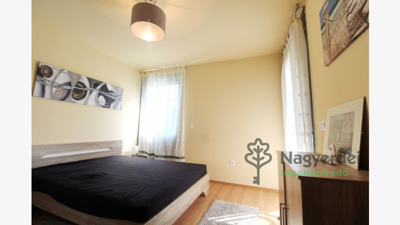 Debrecen, Nagyerdő, Lakás, tégla lakás  