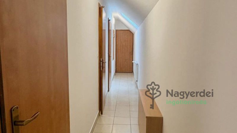 Debrecen, Nagyerdőalja, Lakás, tégla lakás  