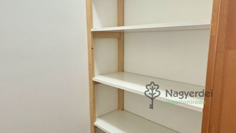 Debrecen, Nagyerdőalja, Lakás, tégla lakás  