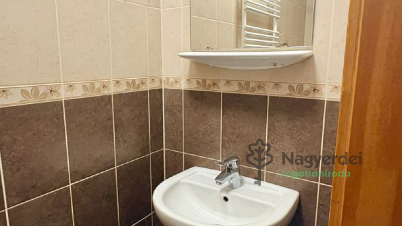 Debrecen, Nagyerdőalja, Lakás, tégla lakás  