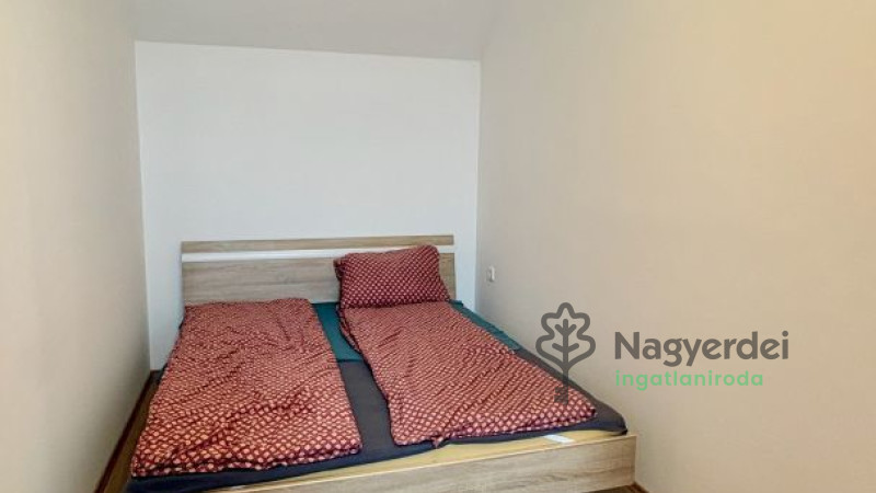 Debrecen, Nagyerdőalja, Lakás, tégla lakás  