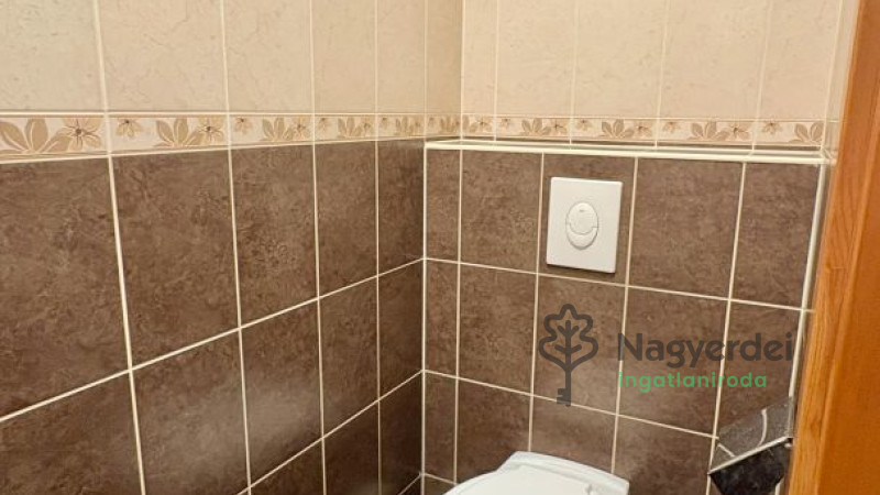 Debrecen, Nagyerdőalja, Lakás, tégla lakás  