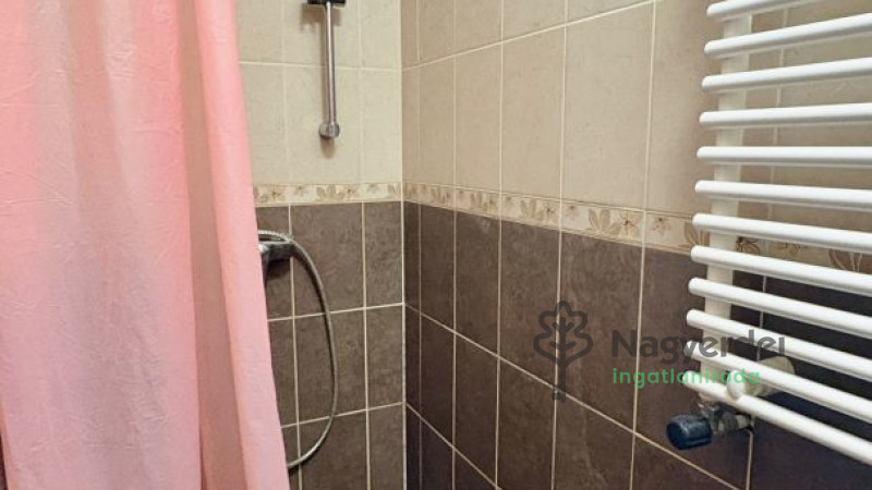 Debrecen, Nagyerdőalja, Lakás, tégla lakás  