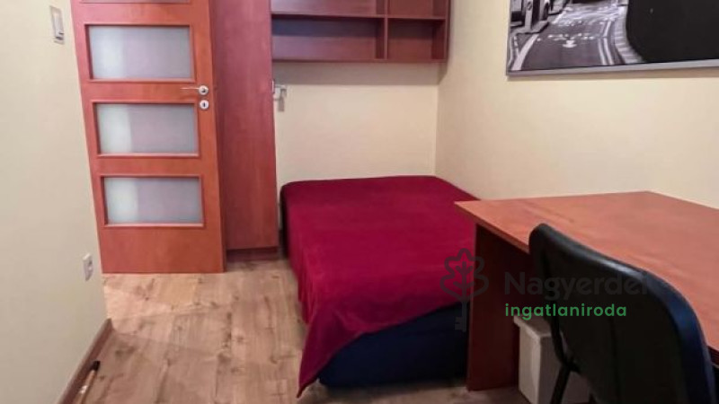 Debrecen, Nagyerdő, Lakás, tégla lakás  