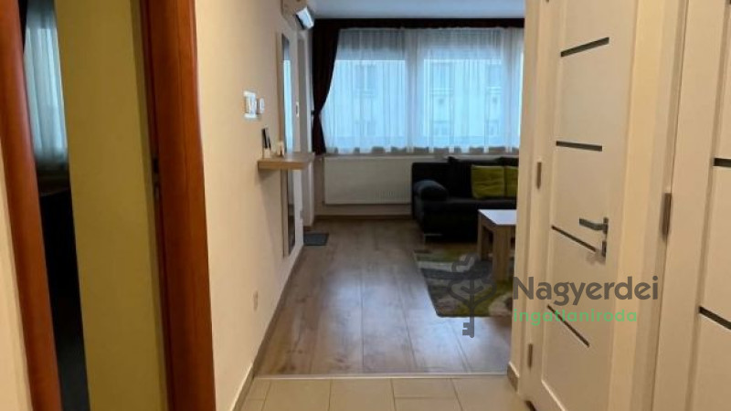 Debrecen, Nagyerdő, Lakás, tégla lakás  