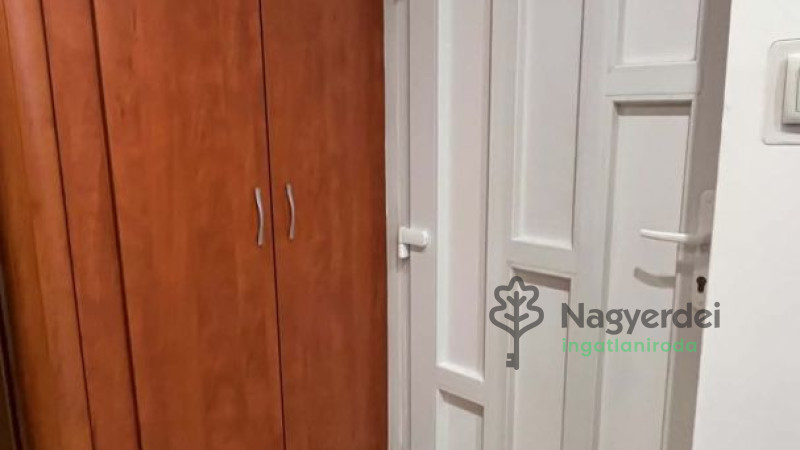 Debrecen, Nagyerdő, Lakás, tégla lakás  