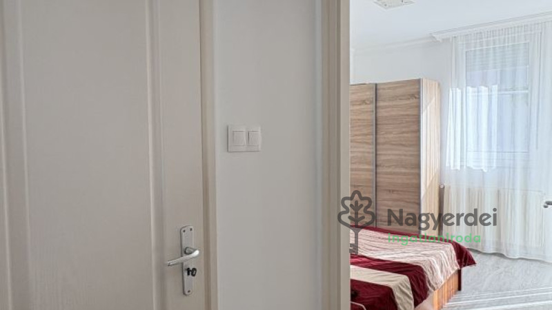 Debrecen, Postakert, Lakás, tégla lakás  