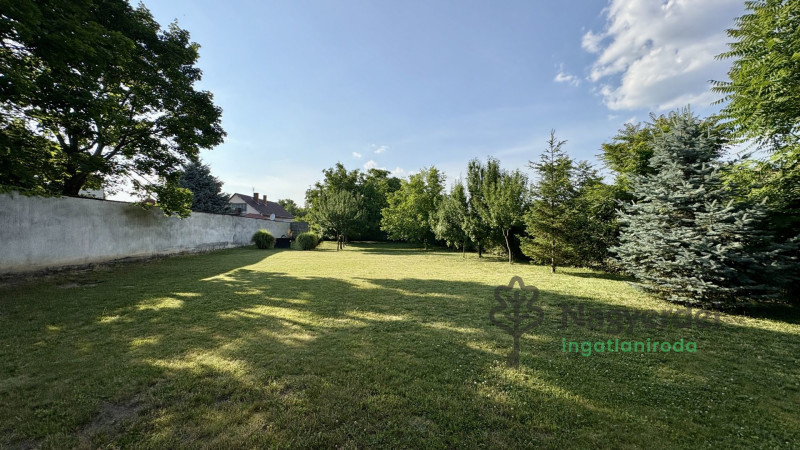 Debrecen, Postakert, Lakás, tégla lakás  