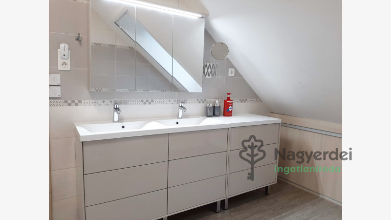 Debrecen, Belváros, Lakás, tégla lakás  