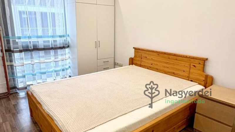 Debrecen, Nagyerdő, Lakás, tégla lakás  