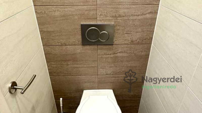 Debrecen, Nagyerdő, Lakás, tégla lakás  