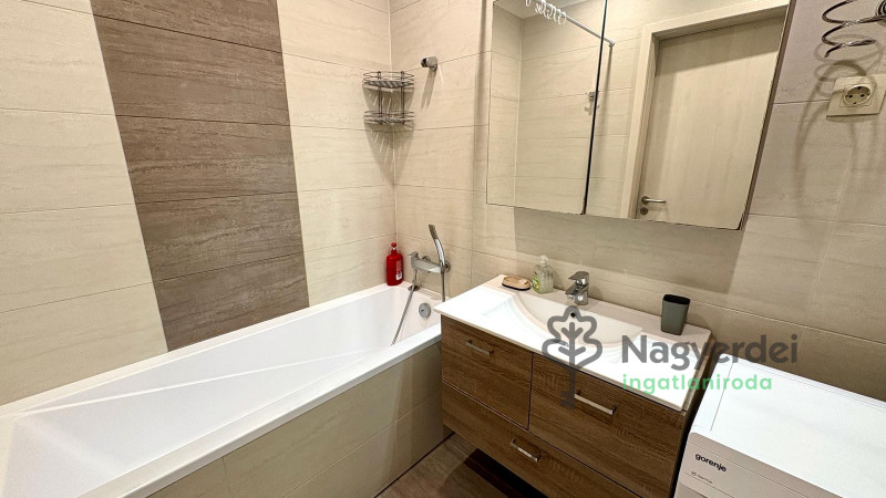 Debrecen, Nagyerdő, Lakás, tégla lakás  