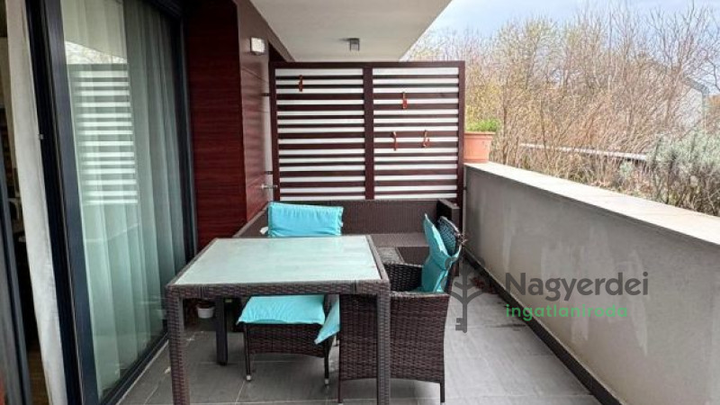 Debrecen, Nagyerdő, Lakás, tégla lakás  