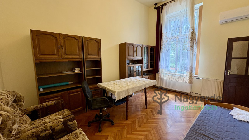 Debrecen, Postakert, Lakás, tégla lakás  
