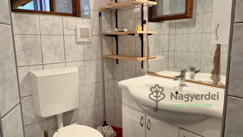 Debrecen, Postakert, Lakás, tégla lakás  
