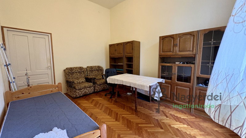 Debrecen, Postakert, Lakás, tégla lakás  