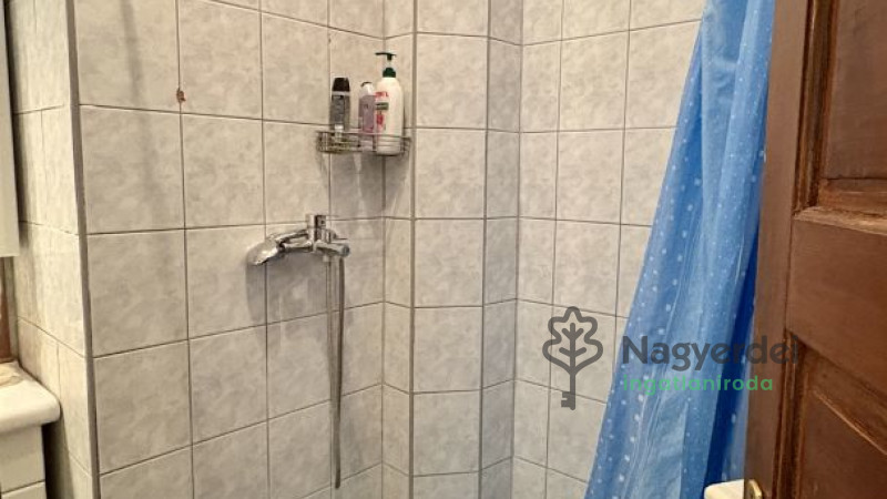 Debrecen, Postakert, Lakás, tégla lakás  